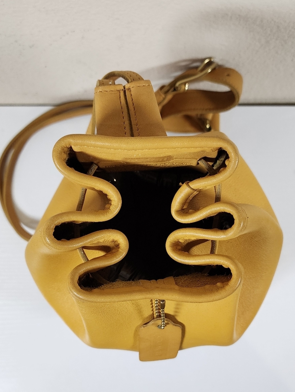 Vintage Coach Yellow Bixby Sling #9984 - Picture 8 of 13